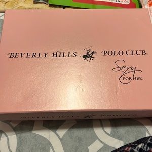 Beverly Hills sexy for her set